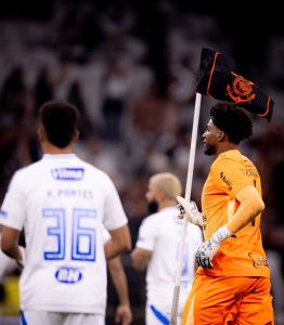 Hugo Souza, goleiro do Corinthians, que pegou dois pênaltis contra o Cruzeiro