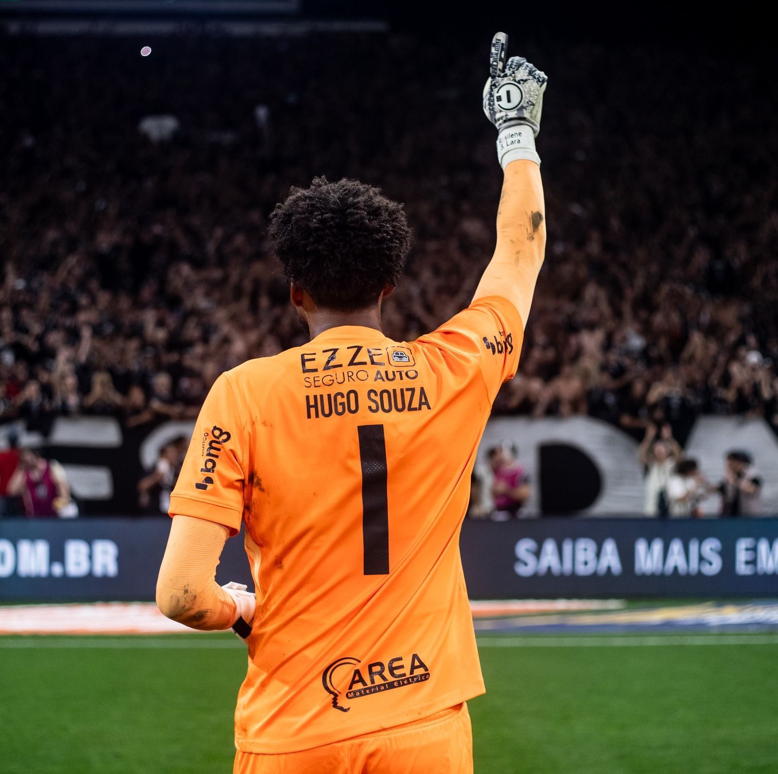 Hugo Souza cresce em decisões e atinge marca importante pelo Corinthians