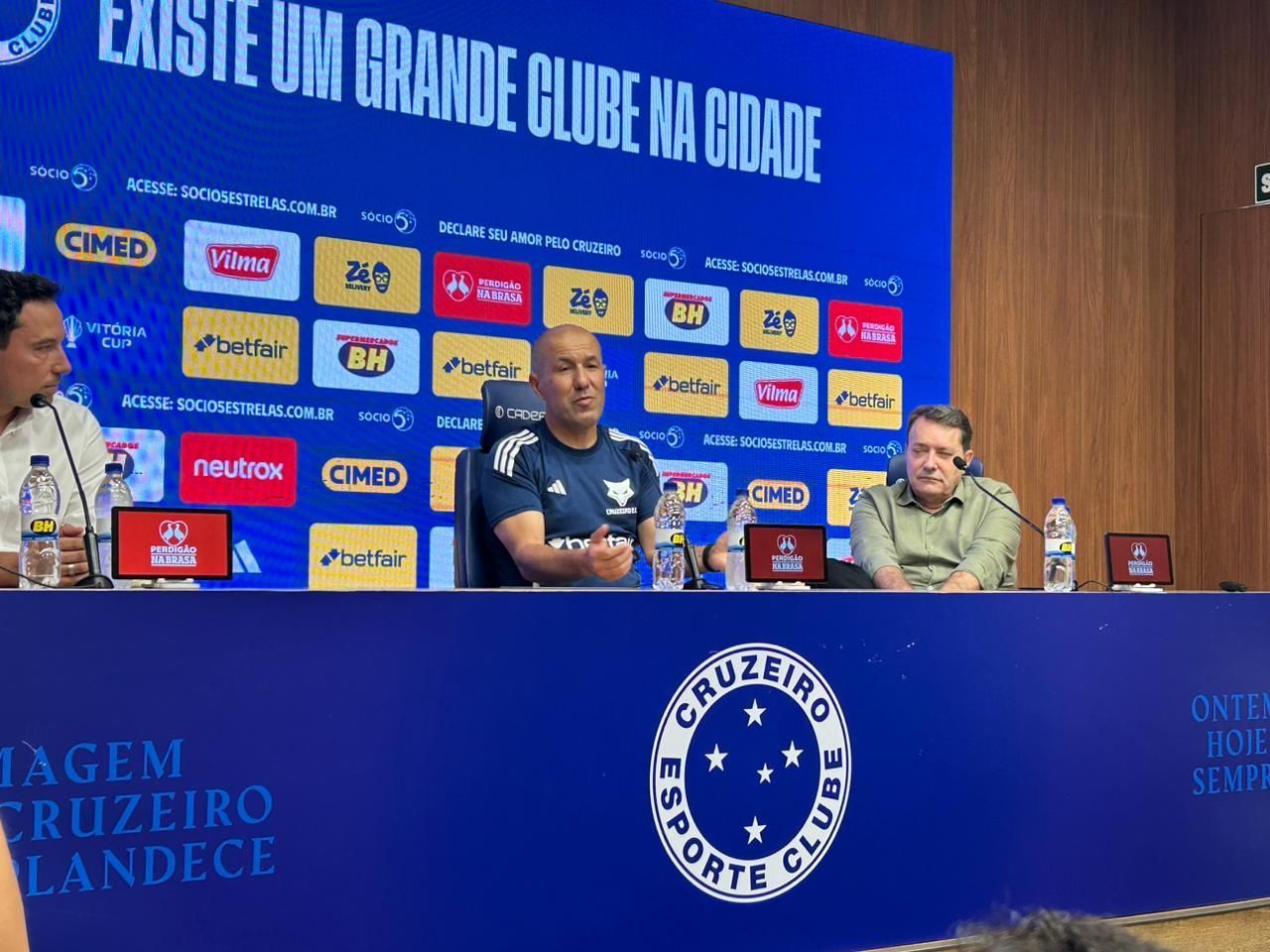 Leonardo Jardim revela planos com Pedrinho após saída do Cruzeiro