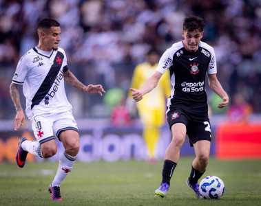 Philippe Coutinho e Breno Bidon em Vasco x Corinthians