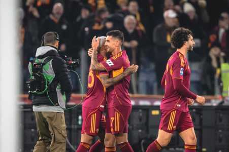 Wesley comemora gol marcado pela Roma pelo Italiano