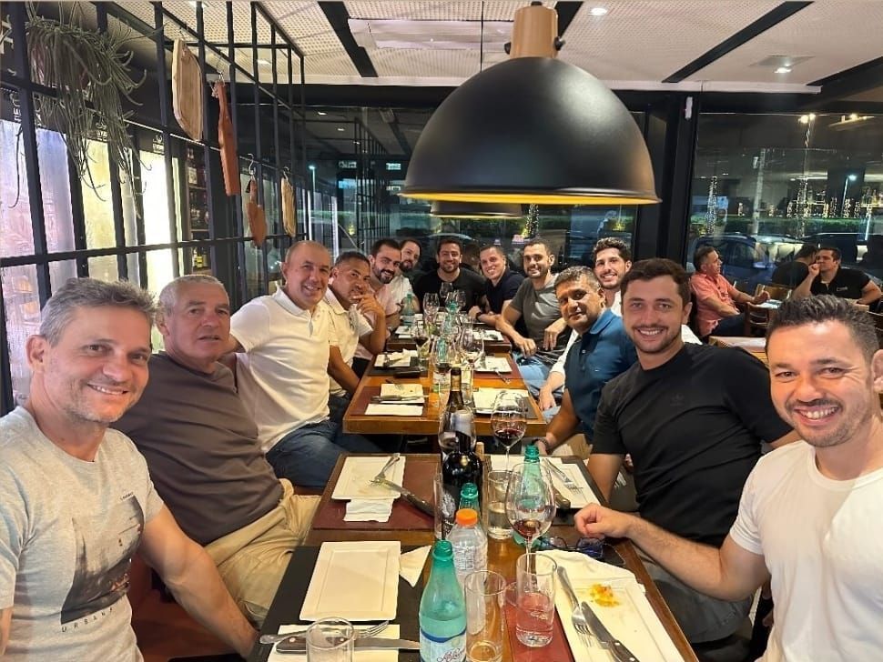 Leonardo Jardim se reúne com equipe em jantar de despedida do Cruzeiro