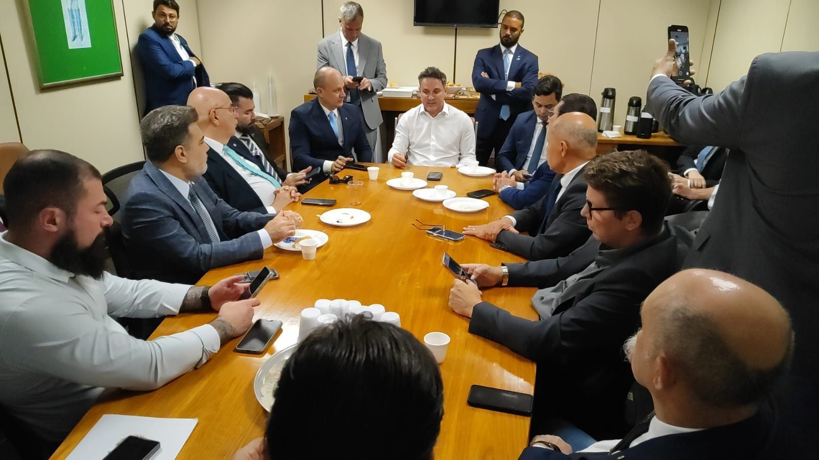 Zucco passa comando da Liderança da Oposição na Câmara e foca pré-candidatura