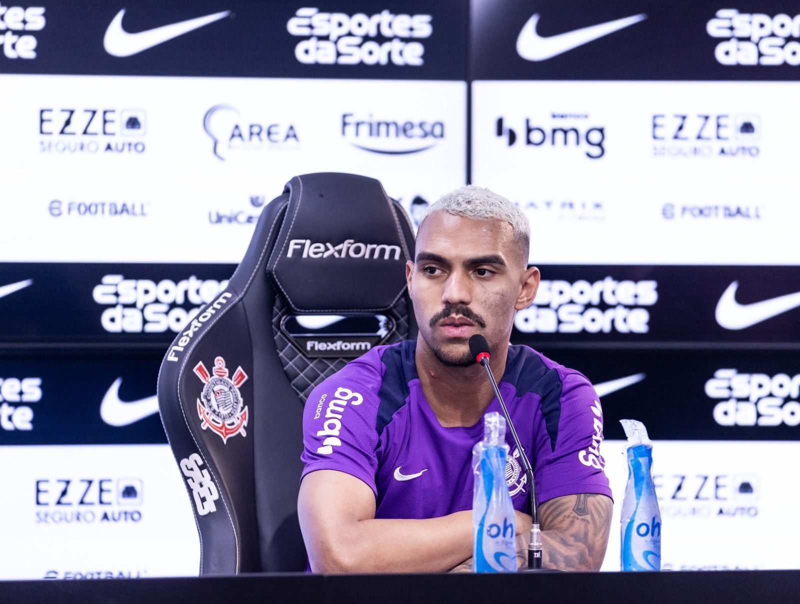 Titular do Corinthians se diz admirador de Fernando Diniz, técnico do Vasco
