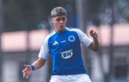 Cauan Baptistella, meia da equipe sub-20 do Cruzeiro