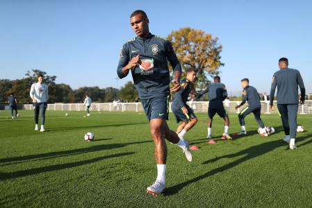 Walace, volante do Cruzeiro, durante treino pela Seleção Brasileira em 2018 • Lucas Figueiredo/CBF
