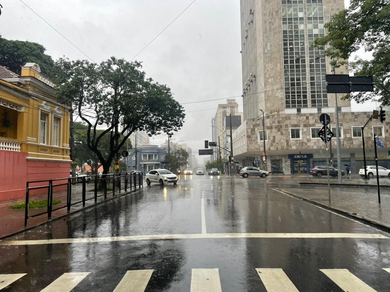 Defesa Civil de BH alerta para chuva com raios e ventos nesta quinta (29); veja orientações