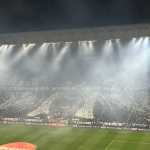 Torcida do Corinthians faz mosaico e provoca Vasco antes de final