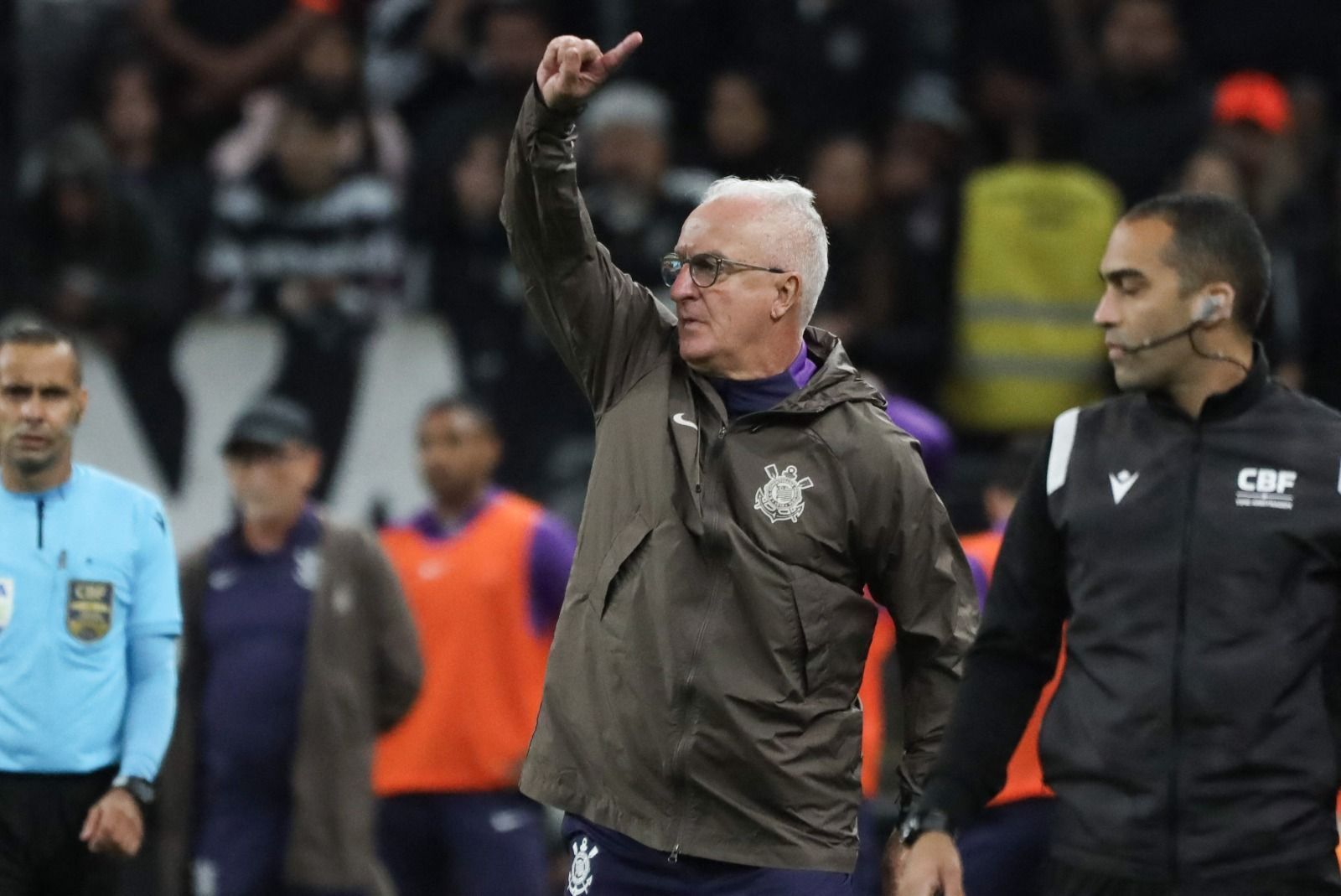 Corinthians: Dorival reconhece superioridade do Vasco e justifica escolha por Yuri
