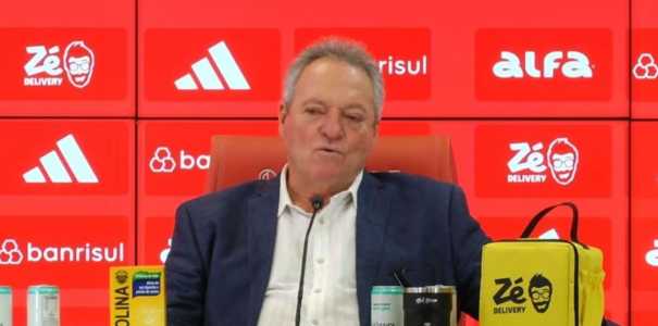 Abel Braga em coletiva na sala de entrevistas do Beira-Rio, em Porto Alegre