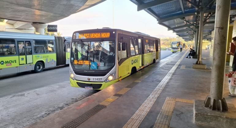 Veja as linhas de ônibus com horários ampliados para compras de fim de ano em BH