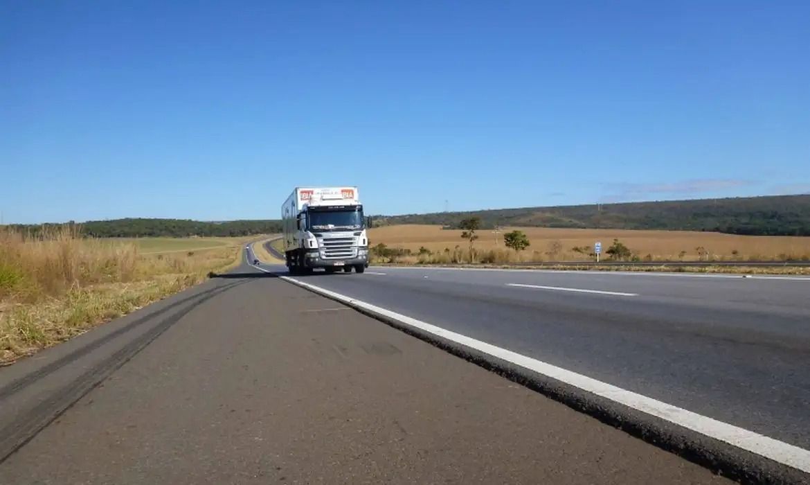 Setor de transporte de cargas de Minas Gerais prevê crescimento de 5% em 2026