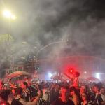 Torcedores do Corinthians fazem a festa em quadra da Gaviões após título; assista