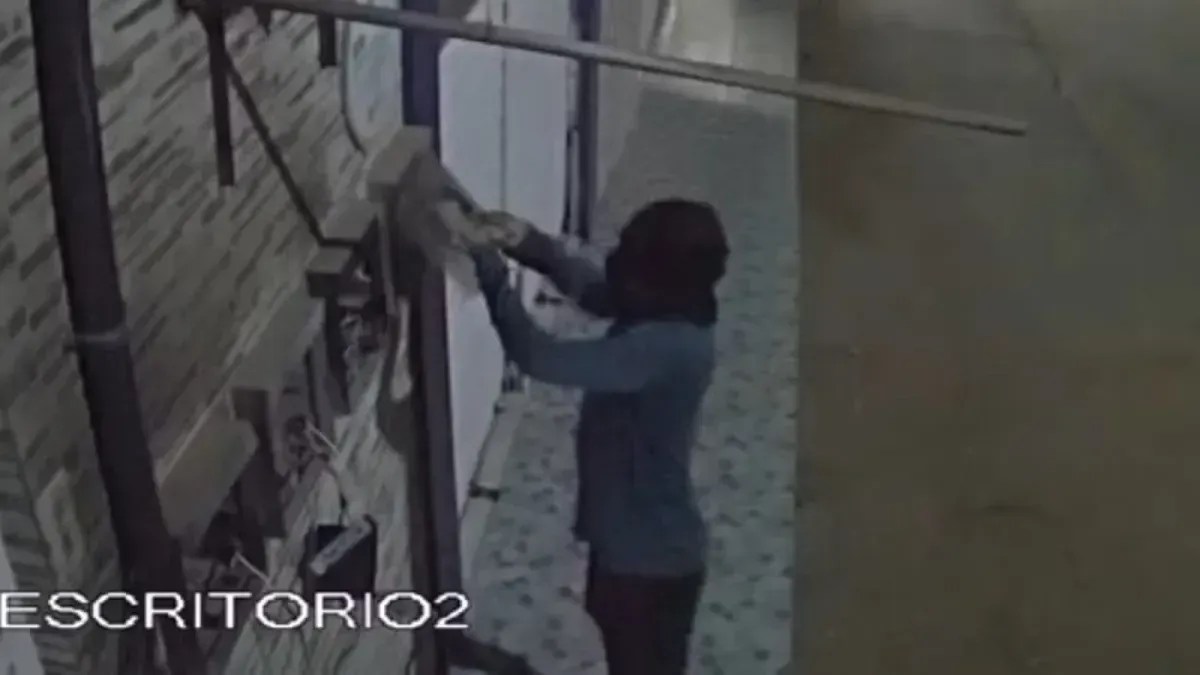 Comando Vermelho exige 'pedágio' e ameaça técnico de internet no Ceará