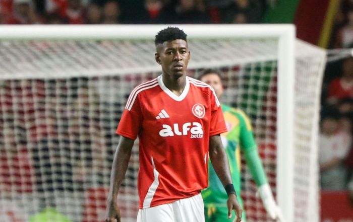 Vitão, zagueiro do Inter