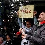 Sorteio da loteria de Natal da Espanha distribui 2,7 bilhões de euros em prêmios