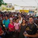 Meia do Atlético promove ação social em comunidade do Rio de Janeiro