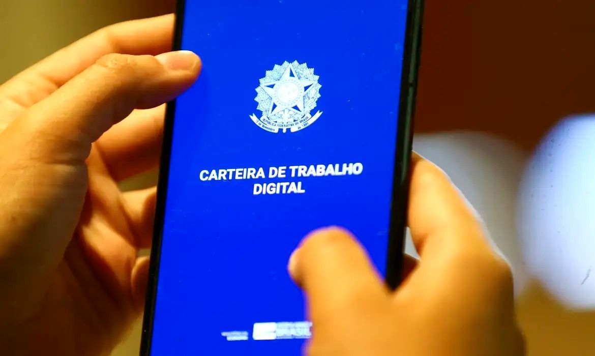 Salário mínimo de R$ 1.621 deve injetar R$ 81,7 bilhões na economia em 2026