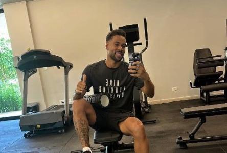 Renan Lodi, reforço do Atlético, compartilha treino antes de embarque a Belo Horizonte