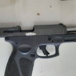 Motorista é preso por porte ilegal de arma de fogo de uso restrito na MGC-122, em Francisco Sá