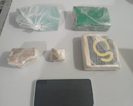 O preso e os materiais apreendidos foram entregues na Delegacia da Polícia Civil.