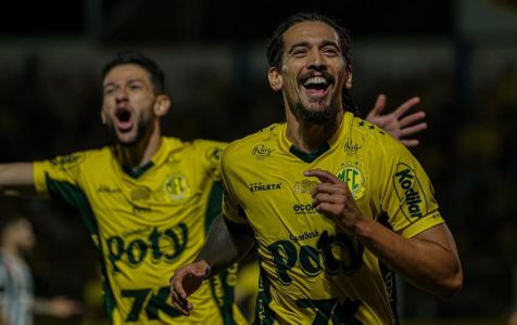 Chico da Costa durante jogo do Mirassol em 2025