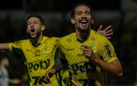 Chico da Costa durante jogo do Mirassol em 2025