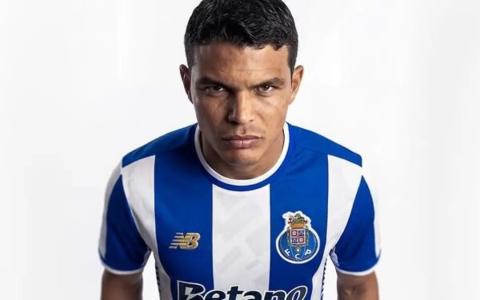 Thiago Silva foi anunciado como novo reforço do Porto, de Portugal