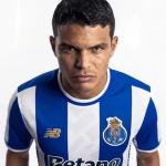 Ex-zagueiro da Seleção Brasileira faz lobby por convocação de Thiago Silva