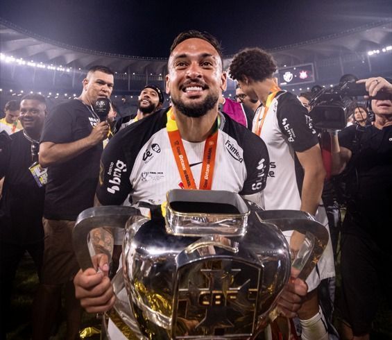 Corinthians se acerta com clube europeu para contratação definitiva de volante