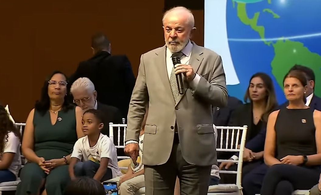 Críticas de Lula a prefeitos que não matriculam filhos em escolas públicas é 'fala desconexa', diz AMM
