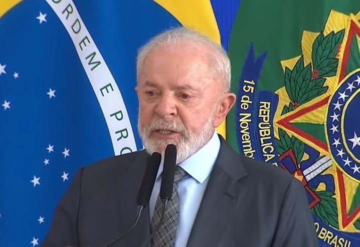 Lula anuncia que governo vai se empenhar para acabar com escala de trabalho 6x1
