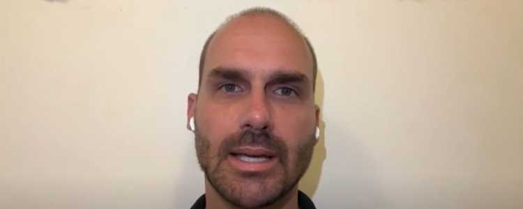 “Perseguição“ é até positiva, diz Eduardo Bolsonaro sobre Jair | CNN Brasil