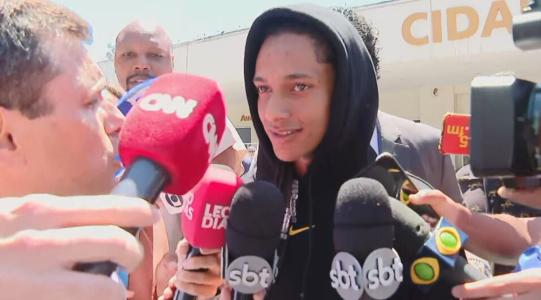 Após detenção, rapper Oruam deixa delegacia no Rio de Janeiro | CNN Brasil