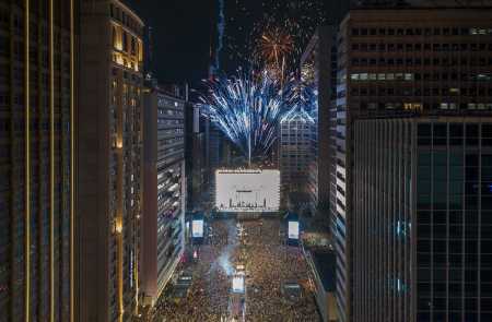 Queima de fogos na Avenida Paulista, em São Paulo