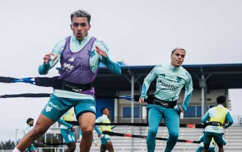 Rodriguinho e Vitinho durante treino do Cruzeiro no início de 2025