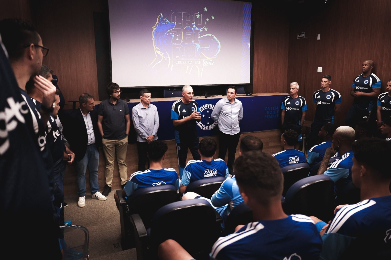 Como foi o dia de Tite na reapresentação do Cruzeiro na Toca II