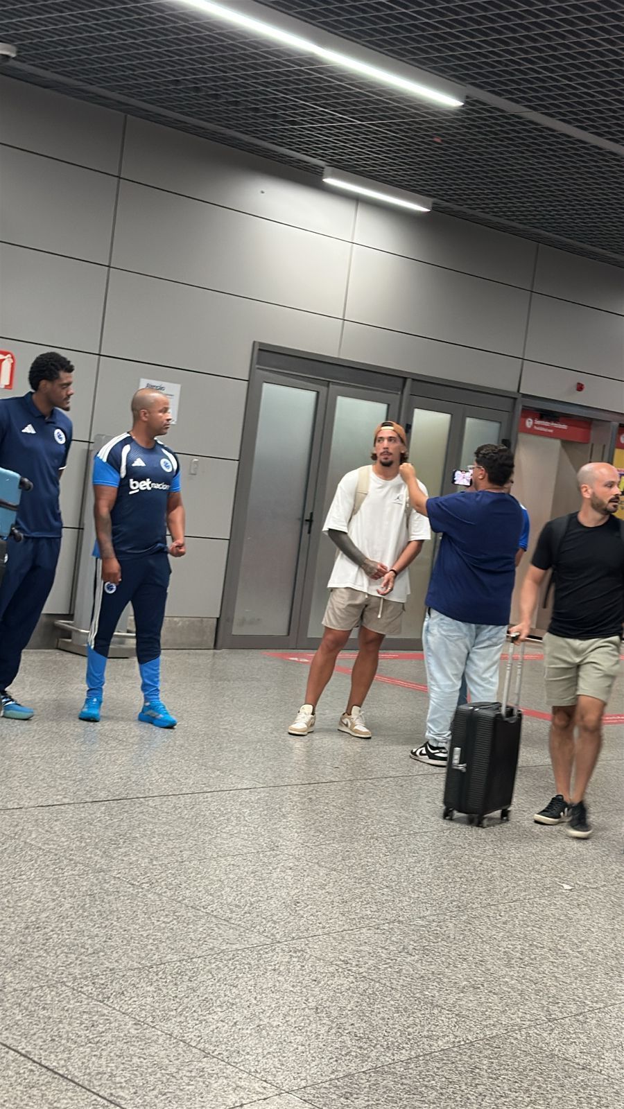 Chico da Costa desembarca em Belo Horizonte para acertar com o Cruzeiro