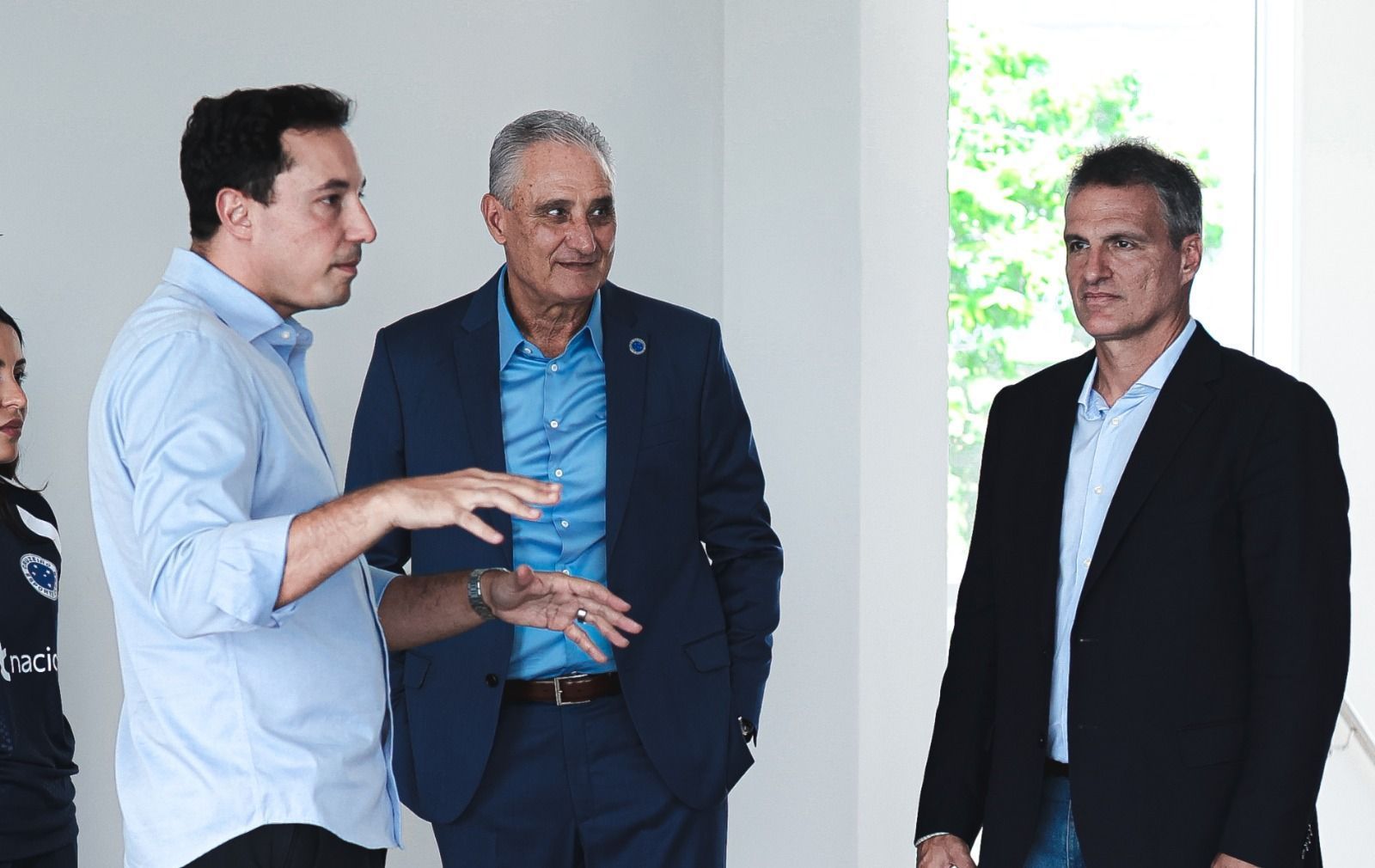 Dirigente mantém Cruzeiro no mercado por zagueiro e aponta necessidade