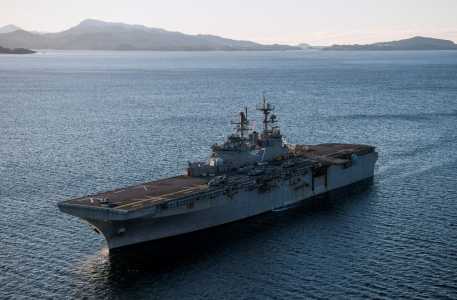 Maduro foi levado de helicóptero até o USS Iwo Jima