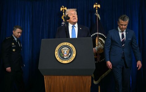 Donald Trump em coletiva de imprensa neste sábado (3) após os ataques à Venezuela