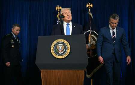 Donald Trump em coletiva de imprensa neste sábado (3) após os ataques à Venezuela