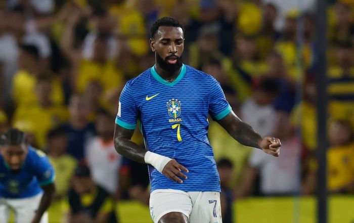 Gerson durante jogo da Seleção Brasileira