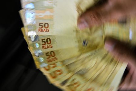 Abono salarial começa a ser pago em fevereiro