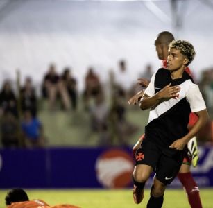 Vasco vence Velo Clube na estreia da Copinha