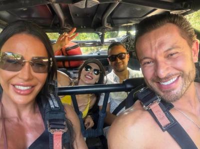 Gracyanne Barbosa posa ao lado de novo affair