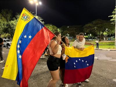 Venezuelanos que moram no Brasil comemoram prisão de Maduro