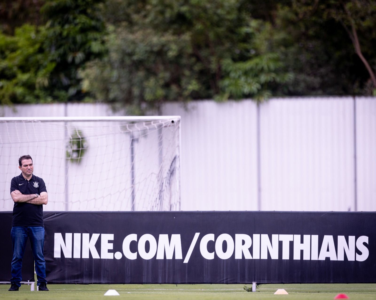 Marcelo Paz acompanha treinos do Corinthians e tem primeiro contato com elenco