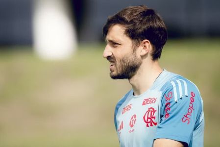Viña está trocando do Flamengo pelo River Plate, da Argentina