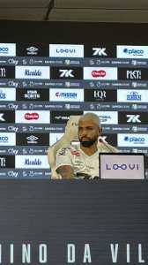 Gabriel Barbosa em apresentação pelo Santos